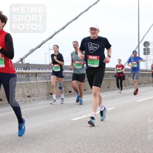 03.10.2025 - Köhlbrandbrückenlauf Lena Gebhardt http://msf.ph/oto/9202503 03.10.2025 15:49:17 Position 2 8799, 7514, 9307 meine-sportfotos.de