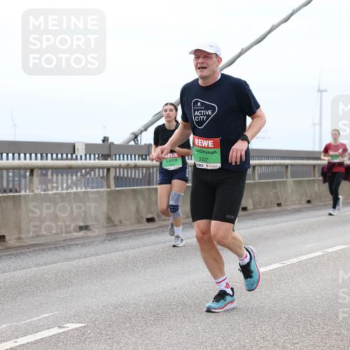 03.10.2025 - Köhlbrandbrückenlauf Lena Gebhardt http://msf.ph/oto/9202505 03.10.2025 15:49:18 Position 2 14, 9307 meine-sportfotos.de