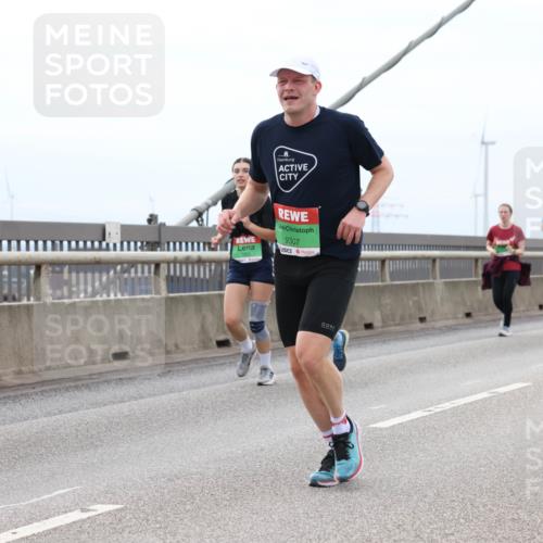 03.10.2025 - Köhlbrandbrückenlauf Lena Gebhardt http://msf.ph/oto/9202506 03.10.2025 15:49:18 Position 2 9307, 2025 meine-sportfotos.de