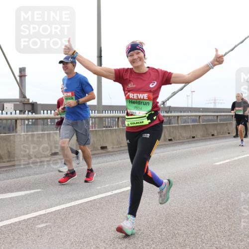 03.10.2025 - Köhlbrandbrückenlauf Lena Gebhardt http://msf.ph/oto/9202519 03.10.2025 15:49:22 Position 2 7854 meine-sportfotos.de