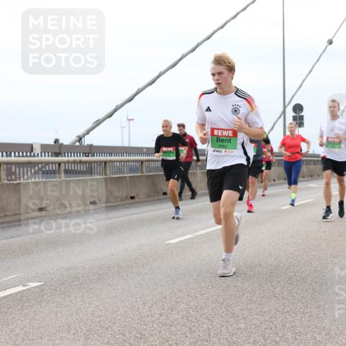 03.10.2025 - Köhlbrandbrückenlauf Lena Gebhardt http://msf.ph/oto/9202520 03.10.2025 15:49:23 Position 2 8962 meine-sportfotos.de
