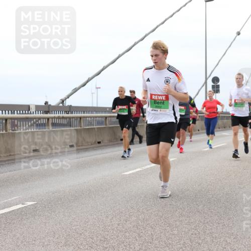 03.10.2025 - Köhlbrandbrückenlauf Lena Gebhardt http://msf.ph/oto/9202521 03.10.2025 15:49:23 Position 2 8962 meine-sportfotos.de