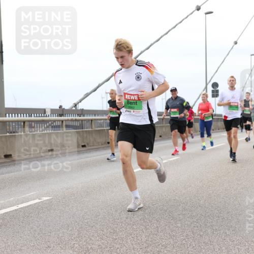 03.10.2025 - Köhlbrandbrückenlauf Lena Gebhardt http://msf.ph/oto/9202522 03.10.2025 15:49:23 Position 2 8962 meine-sportfotos.de