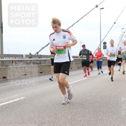 03.10.2025 - Köhlbrandbrückenlauf Lena Gebhardt http://msf.ph/oto/9202524 03.10.2025 15:49:23 Position 2 8962 meine-sportfotos.de
