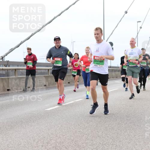 03.10.2025 - Köhlbrandbrückenlauf Lena Gebhardt http://msf.ph/oto/9202525 03.10.2025 15:49:24 Position 2 8764, 8951, 1 meine-sportfotos.de