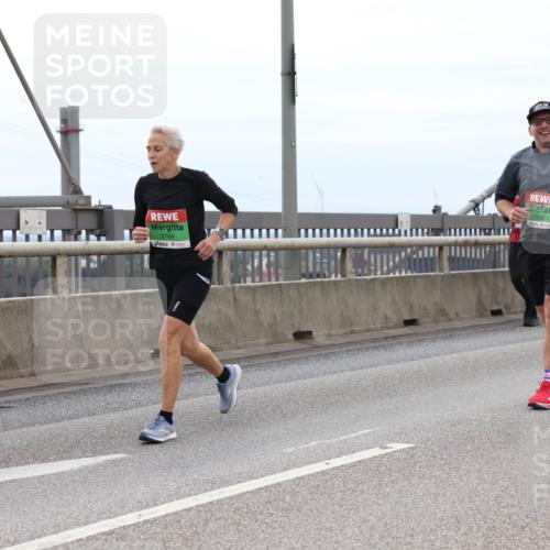 03.10.2025 - Köhlbrandbrückenlauf Lena Gebhardt http://msf.ph/oto/9202529 03.10.2025 15:49:25 Position 2 8764, 7432, 8951 meine-sportfotos.de