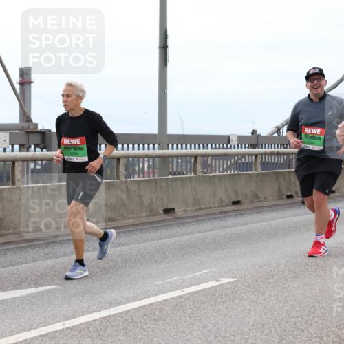 03.10.2025 - Köhlbrandbrückenlauf Lena Gebhardt http://msf.ph/oto/9202530 03.10.2025 15:49:25 Position 2 8764, 7432, 8951 meine-sportfotos.de