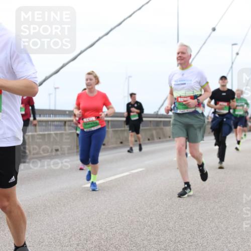 03.10.2025 - Köhlbrandbrückenlauf Lena Gebhardt http://msf.ph/oto/9202532 03.10.2025 15:49:26 Position 2 8951 meine-sportfotos.de