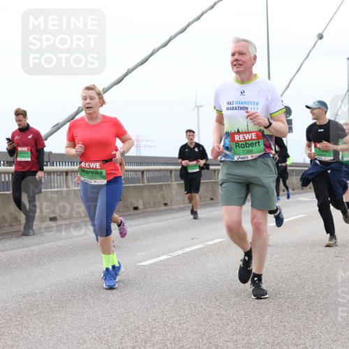 03.10.2025 - Köhlbrandbrückenlauf Lena Gebhardt http://msf.ph/oto/9202533 03.10.2025 15:49:26 Position 2 7663, 7399 meine-sportfotos.de