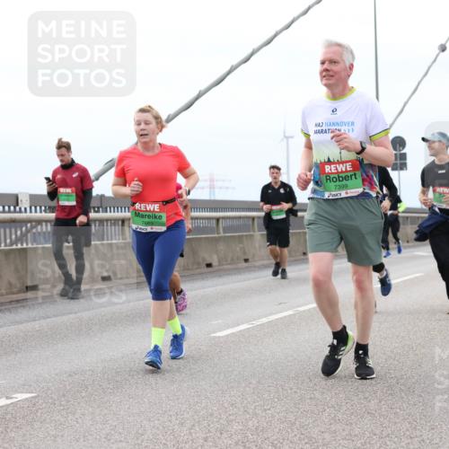 03.10.2025 - Köhlbrandbrückenlauf Lena Gebhardt http://msf.ph/oto/9202534 03.10.2025 15:49:26 Position 2 7663, 7399 meine-sportfotos.de