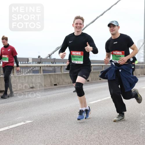 03.10.2025 - Köhlbrandbrückenlauf Lena Gebhardt http://msf.ph/oto/9202542 03.10.2025 15:49:28 Position 2 9394, 9403, 9404 meine-sportfotos.de