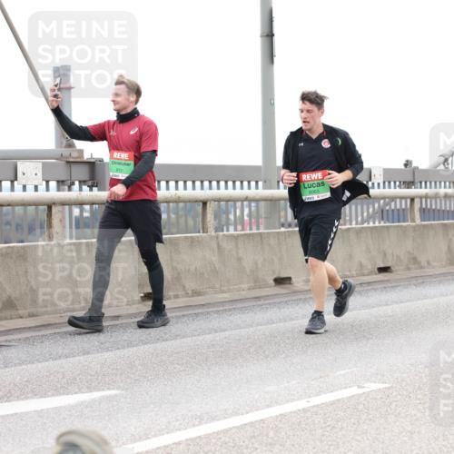 03.10.2025 - Köhlbrandbrückenlauf Lena Gebhardt http://msf.ph/oto/9202550 03.10.2025 15:49:30 Position 2 9131, 8063 meine-sportfotos.de