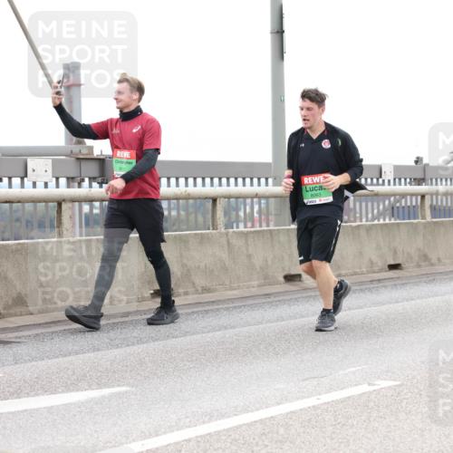 03.10.2025 - Köhlbrandbrückenlauf Lena Gebhardt http://msf.ph/oto/9202551 03.10.2025 15:49:30 Position 2 9131, 8063 meine-sportfotos.de