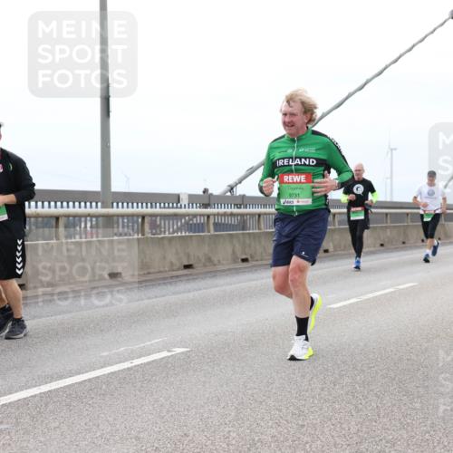 03.10.2025 - Köhlbrandbrückenlauf Lena Gebhardt http://msf.ph/oto/9202555 03.10.2025 15:49:30 Position 2 9131, 8063, 9731, 9611 meine-sportfotos.de