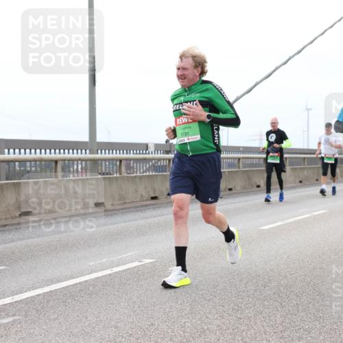 03.10.2025 - Köhlbrandbrückenlauf Lena Gebhardt http://msf.ph/oto/9202556 03.10.2025 15:49:31 Position 2 8063, 9731, 9611 meine-sportfotos.de