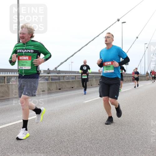 03.10.2025 - Köhlbrandbrückenlauf Lena Gebhardt http://msf.ph/oto/9202559 03.10.2025 15:49:31 Position 2 9731, 9611 meine-sportfotos.de