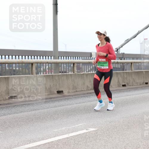 03.10.2025 - Köhlbrandbrückenlauf Lena Gebhardt http://msf.ph/oto/9202592 03.10.2025 15:49:38 Position 2 8835 meine-sportfotos.de