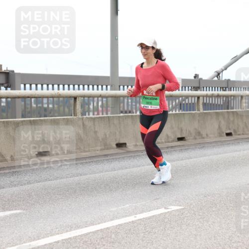 03.10.2025 - Köhlbrandbrückenlauf Lena Gebhardt http://msf.ph/oto/9202593 03.10.2025 15:49:38 Position 2 91, 8835 meine-sportfotos.de