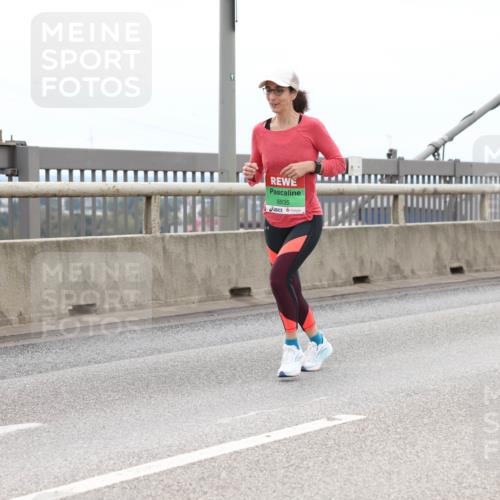 03.10.2025 - Köhlbrandbrückenlauf Lena Gebhardt http://msf.ph/oto/9202594 03.10.2025 15:49:38 Position 2 8835 meine-sportfotos.de
