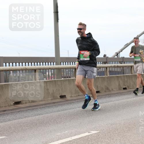 03.10.2025 - Köhlbrandbrückenlauf Lena Gebhardt http://msf.ph/oto/9202605 03.10.2025 15:49:44 Position 2  meine-sportfotos.de