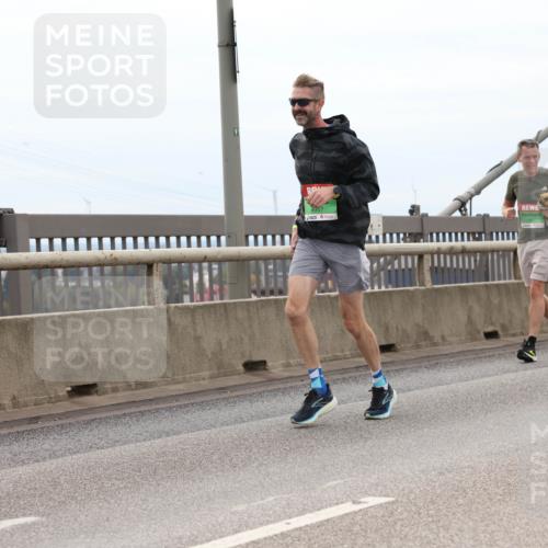 03.10.2025 - Köhlbrandbrückenlauf Lena Gebhardt http://msf.ph/oto/9202606 03.10.2025 15:49:44 Position 2 8957 meine-sportfotos.de