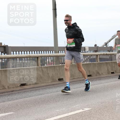 03.10.2025 - Köhlbrandbrückenlauf Lena Gebhardt http://msf.ph/oto/9202607 03.10.2025 15:49:44 Position 2 8957 meine-sportfotos.de