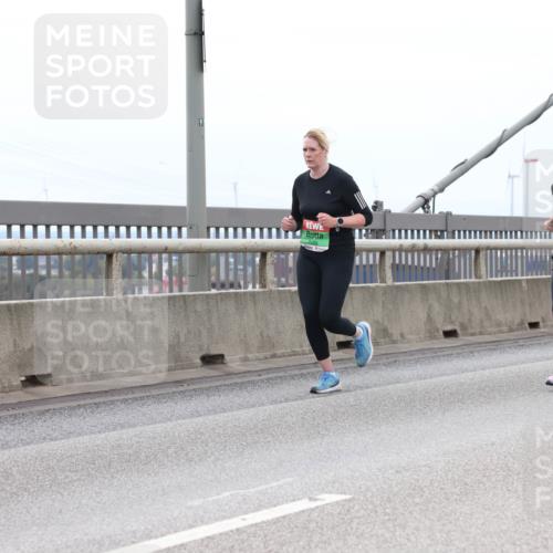 03.10.2025 - Köhlbrandbrückenlauf Lena Gebhardt http://msf.ph/oto/9202620 03.10.2025 15:49:47 Position 2 91, 8970, 8971 meine-sportfotos.de