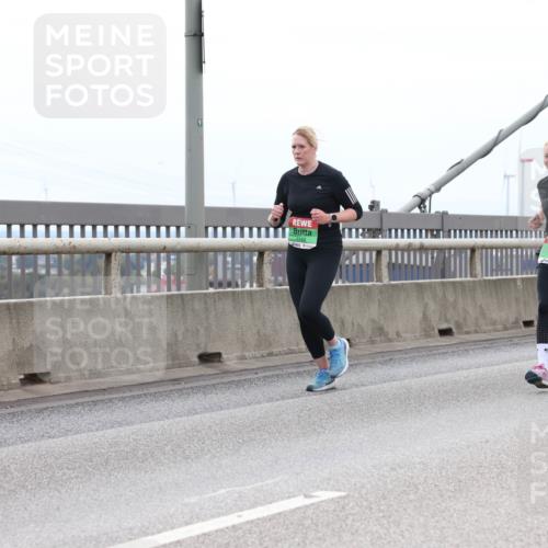 03.10.2025 - Köhlbrandbrückenlauf Lena Gebhardt http://msf.ph/oto/9202621 03.10.2025 15:49:47 Position 2 91, 2113, 8971, 8970 meine-sportfotos.de