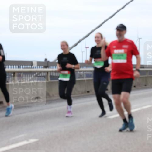 03.10.2025 - Köhlbrandbrückenlauf Lena Gebhardt http://msf.ph/oto/9202623 03.10.2025 15:49:48 Position 2  meine-sportfotos.de