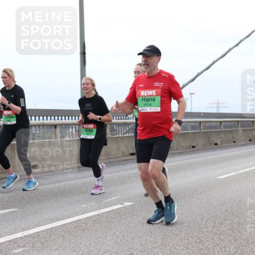 03.10.2025 - Köhlbrandbrückenlauf Lena Gebhardt http://msf.ph/oto/9202626 03.10.2025 15:49:48 Position 2 8113, 57, 8971, 9198 meine-sportfotos.de