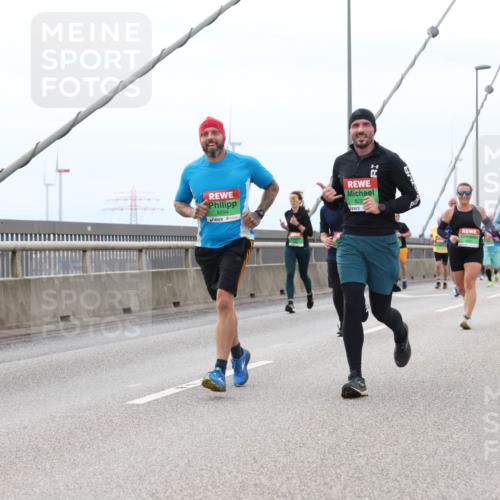 03.10.2025 - Köhlbrandbrückenlauf Lena Gebhardt http://msf.ph/oto/9202628 03.10.2025 15:49:49 Position 2 8294 meine-sportfotos.de
