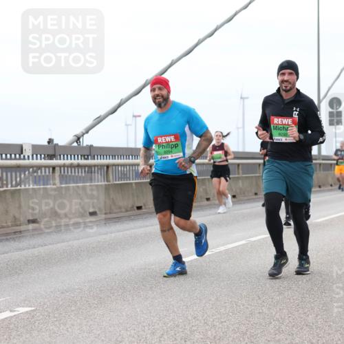 03.10.2025 - Köhlbrandbrückenlauf Lena Gebhardt http://msf.ph/oto/9202631 03.10.2025 15:49:50 Position 2 8294, 8292, 915 meine-sportfotos.de
