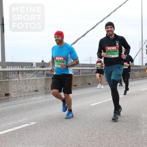 03.10.2025 - Köhlbrandbrückenlauf Lena Gebhardt http://msf.ph/oto/9202634 03.10.2025 15:49:50 Position 2 829, 8292 meine-sportfotos.de