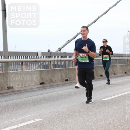 03.10.2025 - Köhlbrandbrückenlauf Lena Gebhardt http://msf.ph/oto/9202637 03.10.2025 15:49:52 Position 2 91, 9476, 9494 meine-sportfotos.de