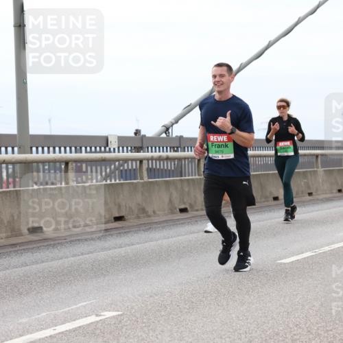 03.10.2025 - Köhlbrandbrückenlauf Lena Gebhardt http://msf.ph/oto/9202638 03.10.2025 15:49:52 Position 2 9476, 9494 meine-sportfotos.de