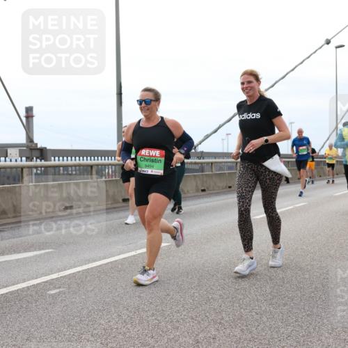 03.10.2025 - Köhlbrandbrückenlauf Lena Gebhardt http://msf.ph/oto/9202646 03.10.2025 15:49:54 Position 2 76, 9494 meine-sportfotos.de