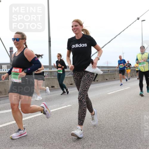 03.10.2025 - Köhlbrandbrückenlauf Lena Gebhardt http://msf.ph/oto/9202649 03.10.2025 15:49:54 Position 2 9494 meine-sportfotos.de