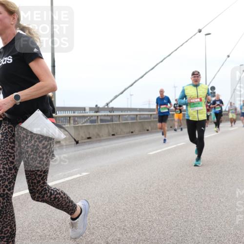 03.10.2025 - Köhlbrandbrückenlauf Lena Gebhardt http://msf.ph/oto/9202651 03.10.2025 15:49:55 Position 2  meine-sportfotos.de