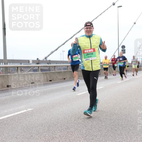03.10.2025 - Köhlbrandbrückenlauf Lena Gebhardt http://msf.ph/oto/9202652 03.10.2025 15:49:55 Position 2 9080 meine-sportfotos.de