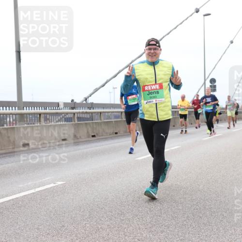 03.10.2025 - Köhlbrandbrückenlauf Lena Gebhardt http://msf.ph/oto/9202653 03.10.2025 15:49:55 Position 2 9080 meine-sportfotos.de