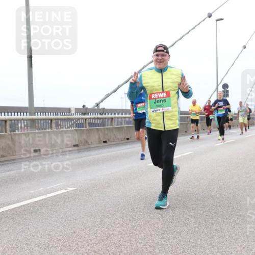 03.10.2025 - Köhlbrandbrückenlauf Lena Gebhardt http://msf.ph/oto/9202654 03.10.2025 15:49:55 Position 2 9080 meine-sportfotos.de