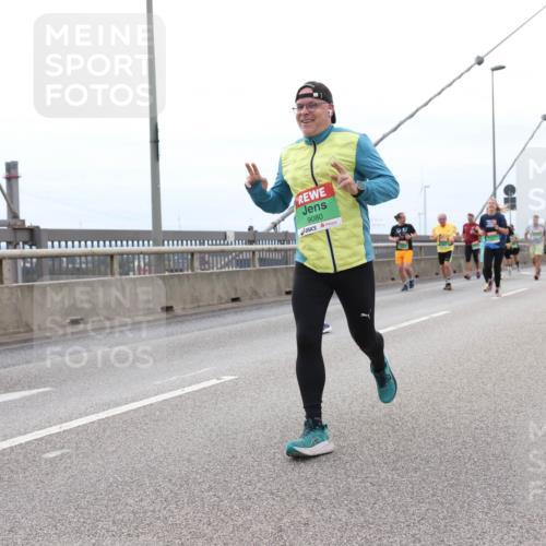 03.10.2025 - Köhlbrandbrückenlauf Lena Gebhardt http://msf.ph/oto/9202656 03.10.2025 15:49:56 Position 2 9080 meine-sportfotos.de