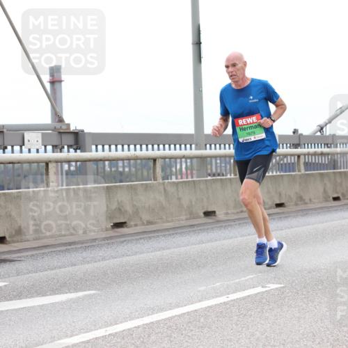 03.10.2025 - Köhlbrandbrückenlauf Lena Gebhardt http://msf.ph/oto/9202659 03.10.2025 15:49:56 Position 2 7879 meine-sportfotos.de