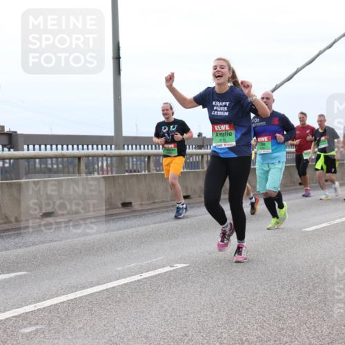 03.10.2025 - Köhlbrandbrückenlauf Lena Gebhardt http://msf.ph/oto/9202669 03.10.2025 15:49:59 Position 2 9152, 720, 8451 meine-sportfotos.de