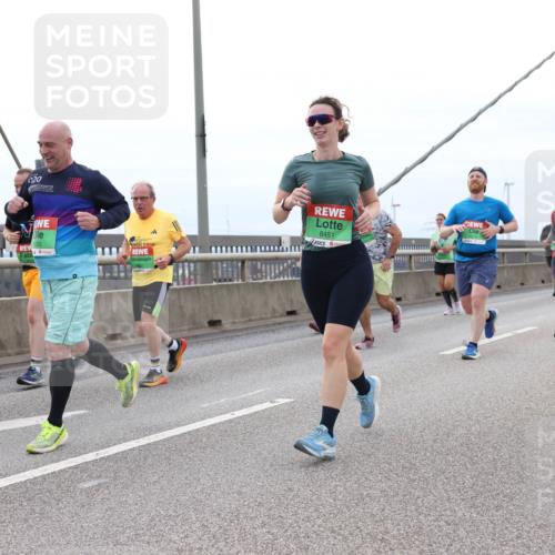 03.10.2025 - Köhlbrandbrückenlauf Lena Gebhardt http://msf.ph/oto/9202676 03.10.2025 15:50:00 Position 2 20, 8451 meine-sportfotos.de
