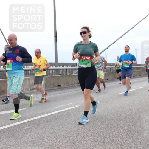03.10.2025 - Köhlbrandbrückenlauf Lena Gebhardt http://msf.ph/oto/9202677 03.10.2025 15:50:00 Position 2 920, 8451 meine-sportfotos.de