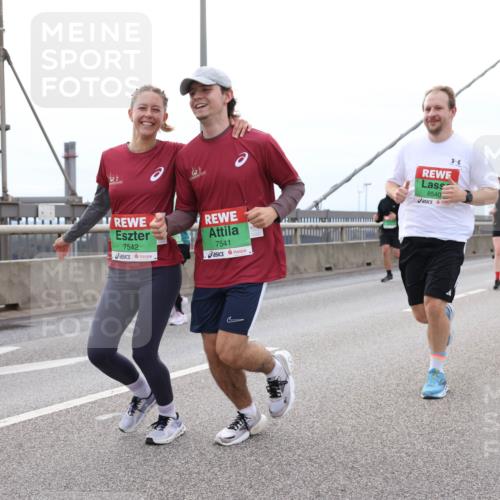 03.10.2025 - Köhlbrandbrückenlauf Lena Gebhardt http://msf.ph/oto/9202688 03.10.2025 15:50:03 Position 2 7542, 7541, 8540, 8529 meine-sportfotos.de