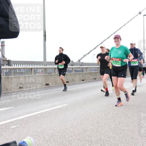 03.10.2025 - Köhlbrandbrückenlauf Lena Gebhardt http://msf.ph/oto/9202697 03.10.2025 15:50:04 Position 2 8040, 7133 meine-sportfotos.de