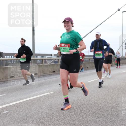 03.10.2025 - Köhlbrandbrückenlauf Lena Gebhardt http://msf.ph/oto/9202700 03.10.2025 15:50:05 Position 2 8040, 7502 meine-sportfotos.de