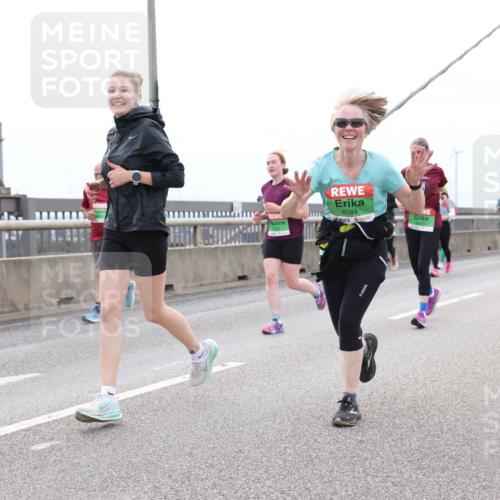 03.10.2025 - Köhlbrandbrückenlauf Lena Gebhardt http://msf.ph/oto/9202711 03.10.2025 15:50:07 Position 2 8084 meine-sportfotos.de